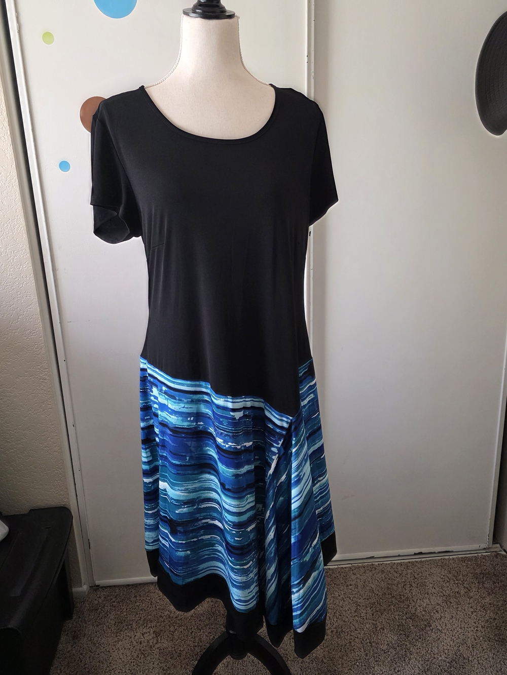 Avenue Scoop Neck With Blue Wave Design